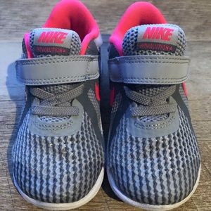 Toddler 7C Nike shoes gray and pink